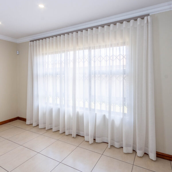 Single Wave Curtain - Cream - Image 3