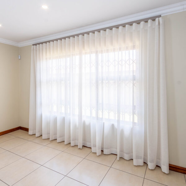 Single Wave Curtain - Cream