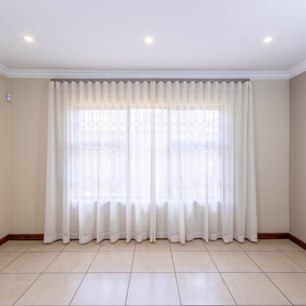 Single Wave Curtain - Cream - Image 5