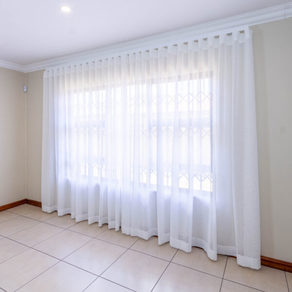 Single Wave Curtain - White